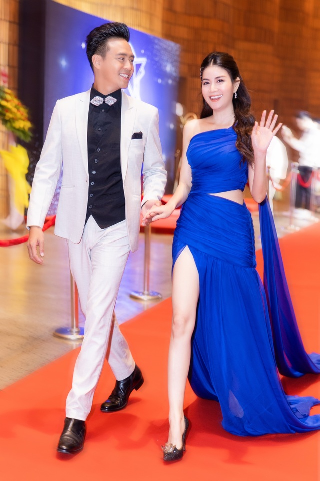 Kha Ly rạng ngời sánh bước cùng chồng trên thảm đỏ - 5 Kha Ly rạng ngời sánh bước cùng chồng trên thảm đỏ - 5