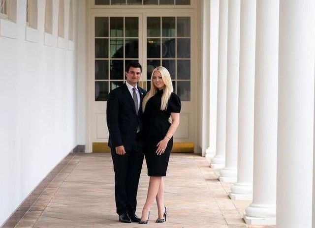 Con gái ông Trump đính hôn trước khi Nhà Trắng đổi chủ - 1 Con gái ông Trump đính hôn trước khi Nhà Trắng đổi chủ - 1