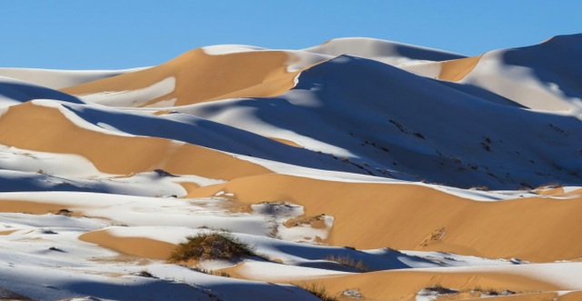 Video hiếm: Tuyết rơi phủ trắng góc sa mạc Sahara - 6 Video hiếm: Tuyết rơi phủ trắng góc sa mạc Sahara - 6