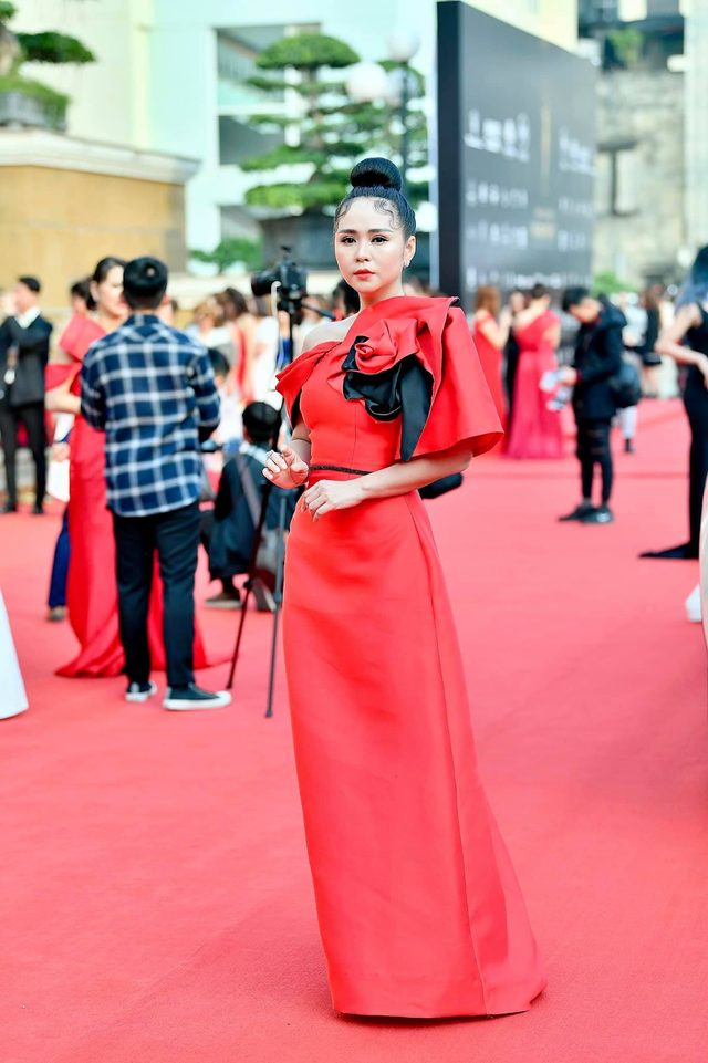  Bùi Thanh Hương xuất hiện nổi bật chiếm trọn spotlight trên thảm đỏ Khơi nguồn vẻ đẹp Việt   - 2