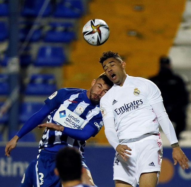 Real Madrid bị đội hạng ba loại khỏi Cúp Nhà vua - 7