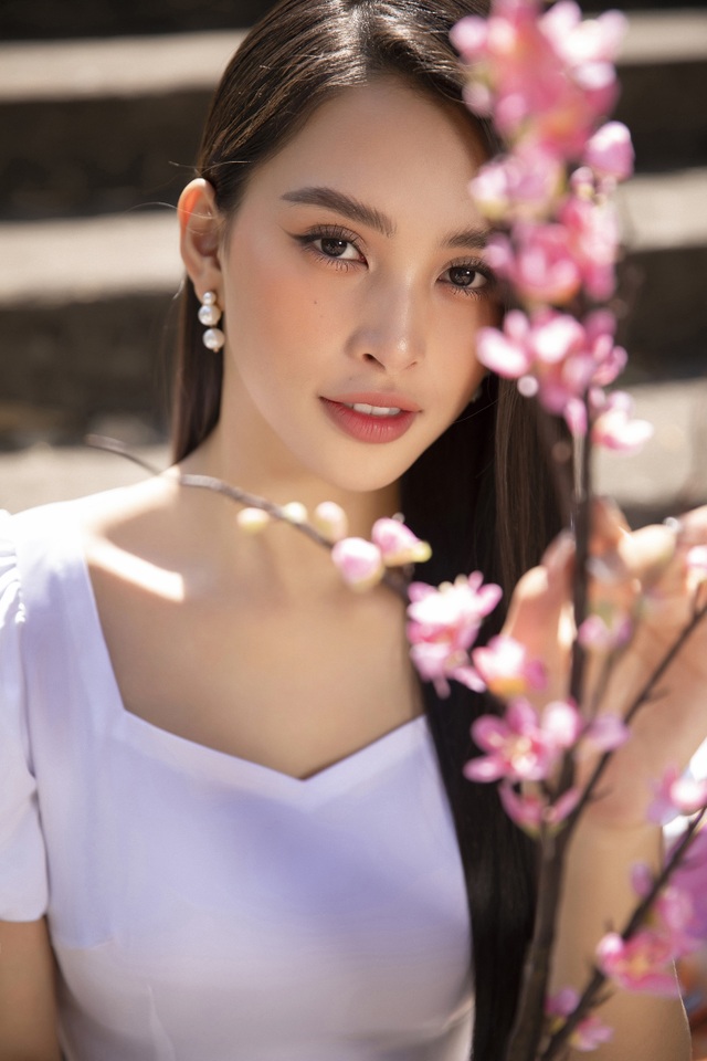 Trần Tiểu Vy tung loạt ảnh áo dài dự đoán trở thành hot trend dịp Tết - 11 Trần Tiểu Vy tung loạt ảnh áo dài dự đoán trở thành hot trend dịp Tết - 11