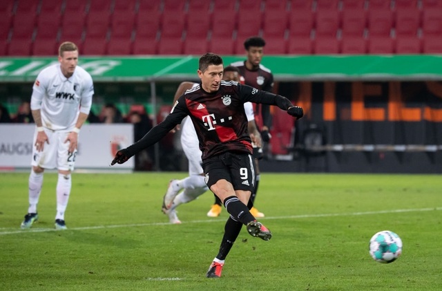Lewandowski tỏa sáng, Bayern Munich giữ vững ngôi đầu Bundesliga - 1