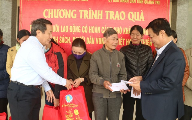Lãnh đạo tỉnh Quảng Trị tặng quà, chúc Tết đối tượng chính sách, có công - 2 Lãnh đạo tỉnh Quảng Trị tặng quà, chúc Tết đối tượng chính sách, có công - 2
