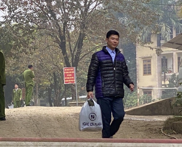 Được ân xá ra tù, bác sĩ Hoàng Công Lương có được trở lại với nghề? - 1 Được ân xá ra tù, bác sĩ Hoàng Công Lương có được trở lại với nghề? - 1