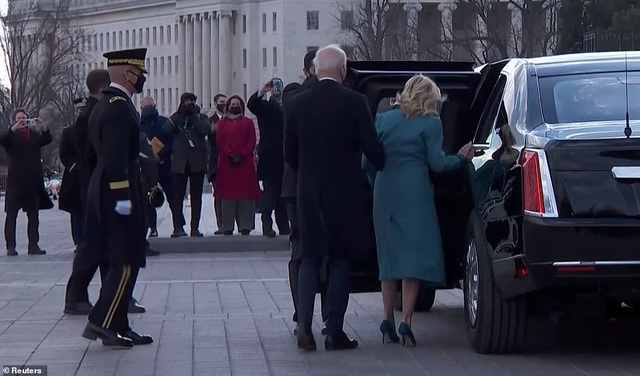 Soi cận cảnh dàn xe bọc thép hùng hậu trong ngày ông Biden nhậm chức - 10