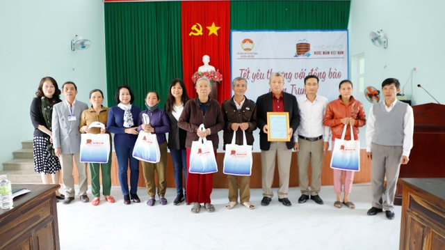 Đoàn Hiệp hội Nước mắm Việt Nam thăm và tặng quà Tết bà con tại Quảng Ngãi - 3 Đoàn Hiệp hội Nước mắm Việt Nam thăm và tặng quà Tết bà con tại Quảng Ngãi - 3