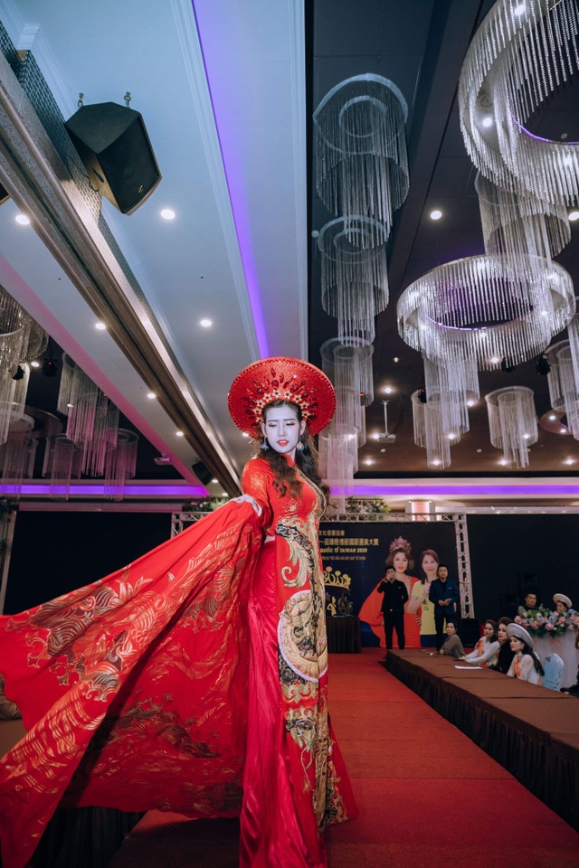 Hoa hậu Thanh Tâm yêu nhất trang phục áo dài - 2 Hoa hậu Thanh Tâm yêu nhất trang phục áo dài - 2