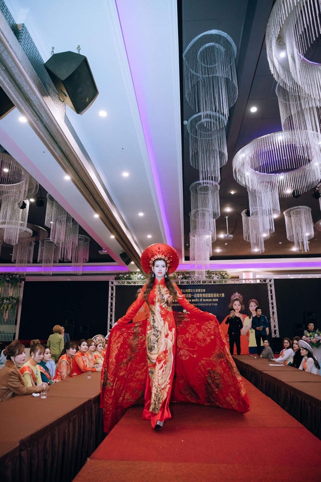 Hoa hậu Thanh Tâm yêu nhất trang phục áo dài - 4 Hoa hậu Thanh Tâm yêu nhất trang phục áo dài - 4