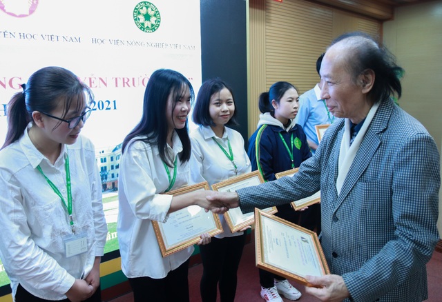 Trao tặng sinh viên Nông nghiệp Việt Nam 10 suất học bổng trị giá 2.500 USD - 2 Trao tặng sinh viên Nông nghiệp Việt Nam 10 suất học bổng trị giá 2.500 USD - 2
