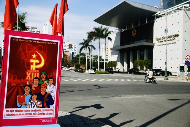 Đà Nẵng rực rỡ cờ hoa chào mừng Đại hội Đảng XIII - 3