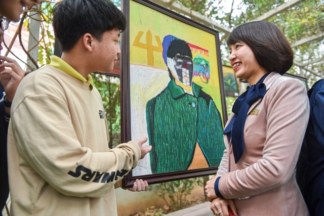 Nhấn vào ảnh để phóng to Học sinh Hà Nội trổ tài sáng chế, điều khiển robot trong ngày hội STEAM - 13
