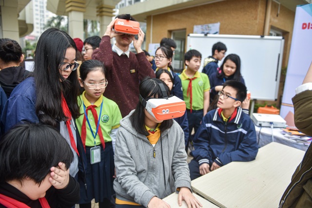 Học sinh Hà Nội trổ tài sáng chế, điều khiển robot trong ngày hội STEAM - 7