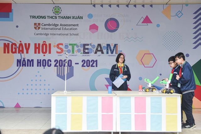 Học sinh Hà Nội trổ tài sáng chế, điều khiển robot trong ngày hội STEAM - 4