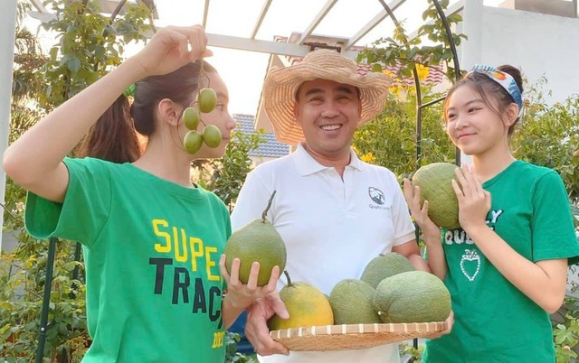 Sao Việt sở hữu biệt thự, cát- sê ngất ngưởng vẫn thích làm… nông dân - 2 Sao Việt sở hữu biệt thự, cát- sê ngất ngưởng vẫn thích làm… nông dân - 2