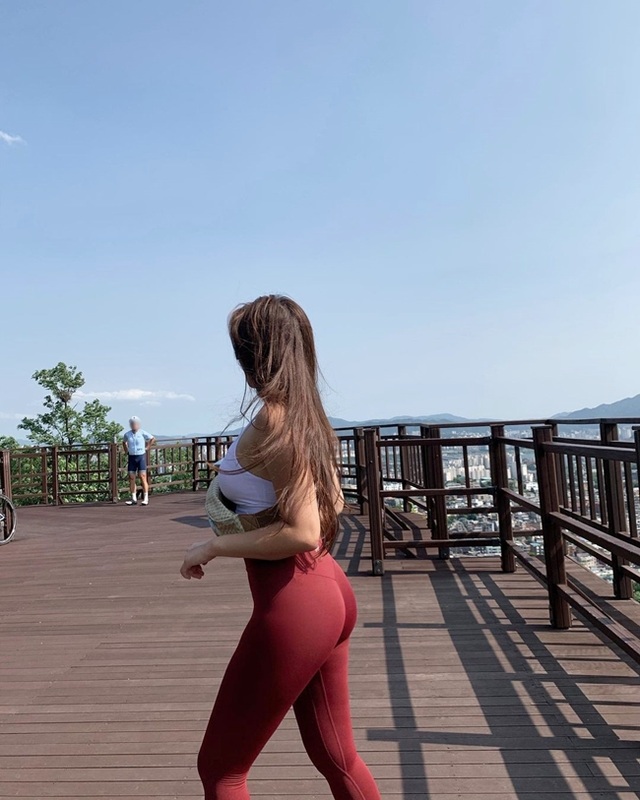 4 cô giáo Hàn, Trung sáng đi dạy, chiều xây đường cong bằng môn thể thao quý tộc - 8 4 cô giáo Hàn, Trung sáng đi dạy, chiều xây đường cong bằng môn thể thao quý tộc - 8