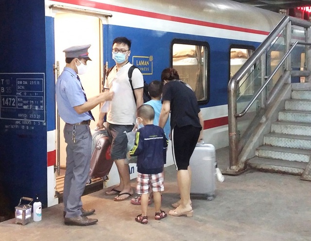 Lỗ nghìn tỷ đồng, đường sắt thưởng Tết thế nào? - 2 Lỗ nghìn tỷ đồng, đường sắt thưởng Tết thế nào? - 2