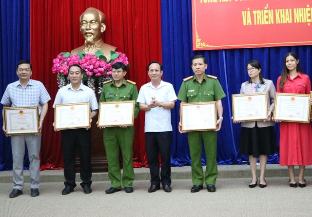 Đã uống rượu bia thì đón taxi, xe ôm mà về - 1 Đã uống rượu bia thì đón taxi, xe ôm mà về - 1