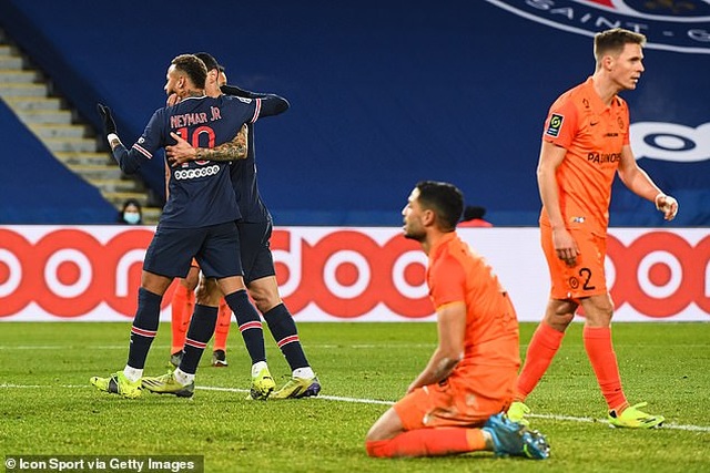 Neymar và Mbappe cùng tỏa sáng, PSG giữ vững ngôi đầu bảng Ligue 1 - 3 Neymar và Mbappe cùng tỏa sáng, PSG giữ vững ngôi đầu bảng Ligue 1 - 3