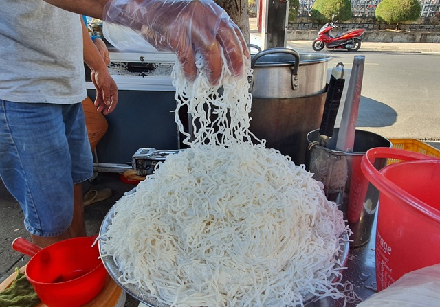 Món bánh canh ngon trứ danh ở Phú Yên, thực khách vừa ăn vừa xuýt xoa - 6 Món bánh canh ngon trứ danh ở Phú Yên, thực khách vừa ăn vừa xuýt xoa - 6