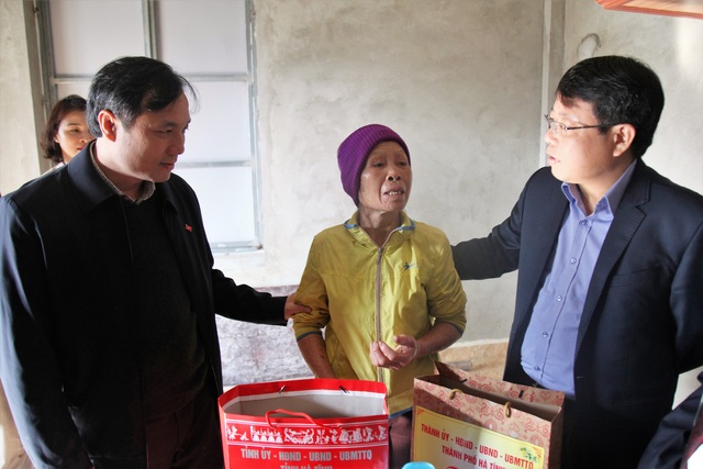 Bí thư Tỉnh ủy thăm hỏi các gia đình chính sách dịp Tết Nguyên đán - 2 Bí thư Tỉnh ủy thăm hỏi các gia đình chính sách dịp Tết Nguyên đán - 2