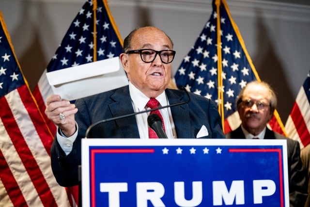 Luật sư thừa nhận cộng sự từng đòi ông Trump thù lao 20.000 USD/ngày - 1 Luật sư thừa nhận cộng sự từng đòi ông Trump thù lao 20.000 USD/ngày - 1