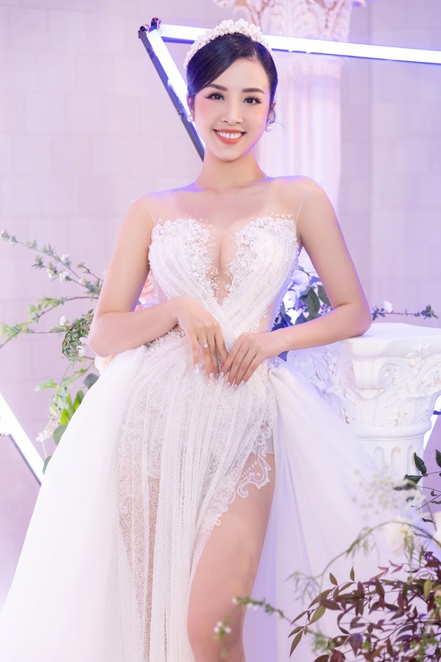 Trần Tiểu Vy khóc, Đỗ Mỹ Linh làm MC cho đám cưới Thúy An - 4