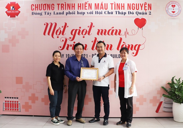 Hàng trăm tình nguyện viên Đông Tây Land tham gia hiến máu nhân đạo - 1 Hàng trăm tình nguyện viên Đông Tây Land tham gia hiến máu nhân đạo - 1