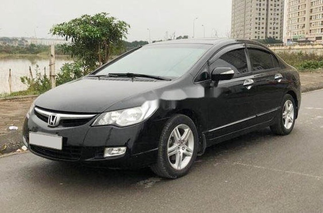 Với 300 triệu, chọn mua ô tô cũ gì để đi Tết? - 8 Với 300 triệu, chọn mua ô tô cũ gì để đi Tết? - 8