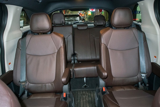 Cận cảnh Toyota Sienna 2021: Xe đa dụng hàng độc cho nhà giàu Việt - 14 Cận cảnh Toyota Sienna 2021: Xe đa dụng hàng độc cho nhà giàu Việt - 14