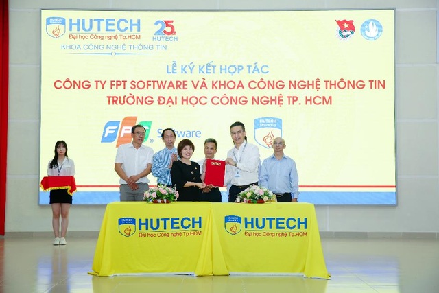 Doanh nghiệp làm hướng dẫn viên giúp sinh viên IT HUTECH định hướng nghề nghiệp - 4