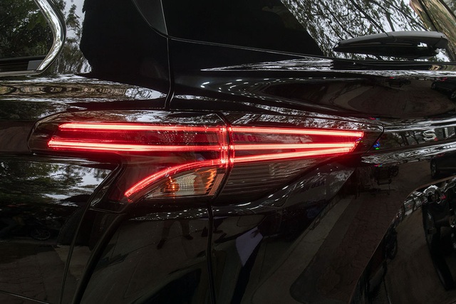 Cận cảnh Toyota Sienna 2021: Xe đa dụng hàng độc cho nhà giàu Việt - 8 Cận cảnh Toyota Sienna 2021: Xe đa dụng hàng độc cho nhà giàu Việt - 8
