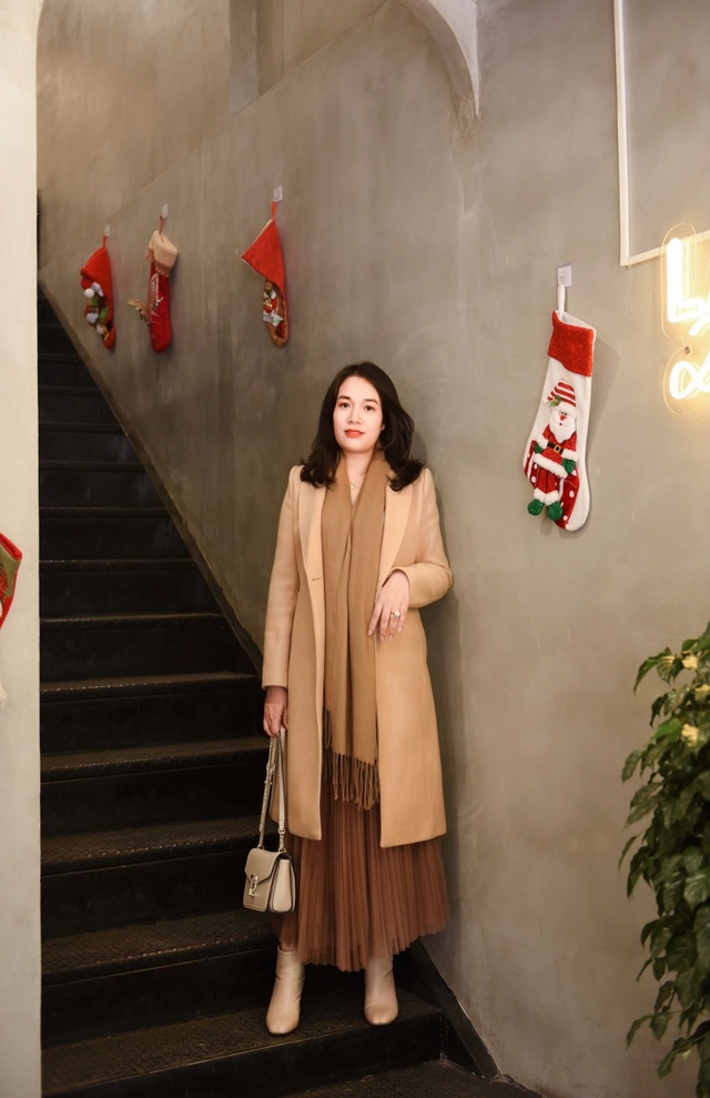 CEO Nguyễn Mến xinh đẹp rạng rỡ trong bộ sưu tập áo dạ mùa đông - 2