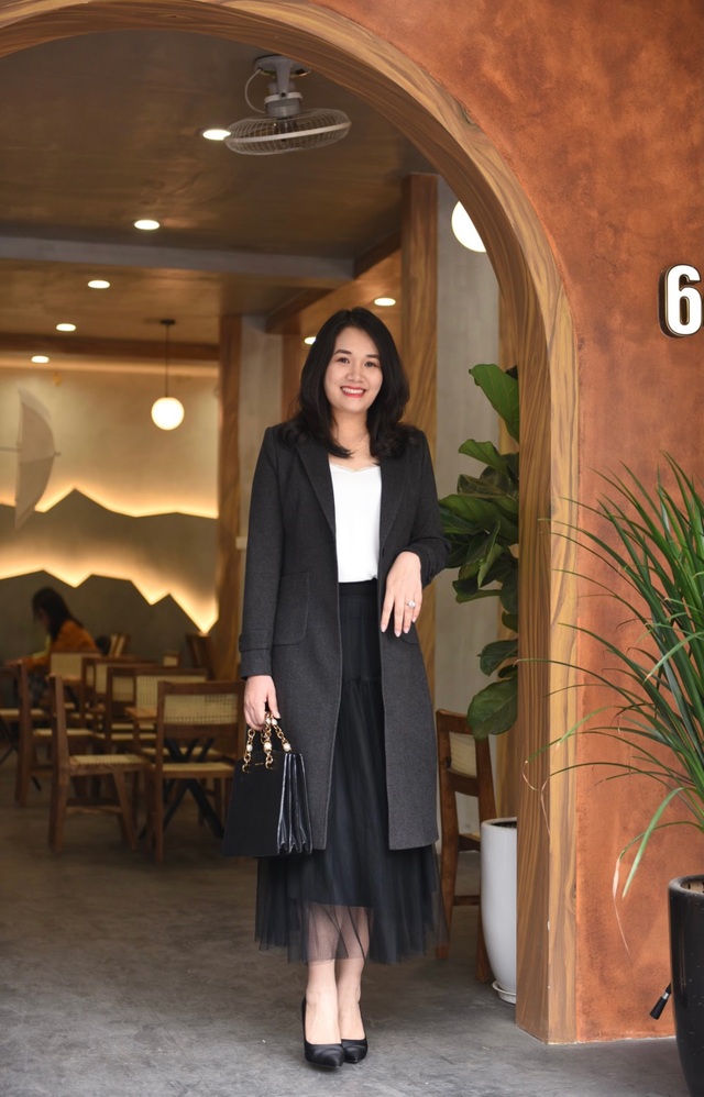 CEO Nguyễn Mến xinh đẹp rạng rỡ trong bộ sưu tập áo dạ mùa đông - 4