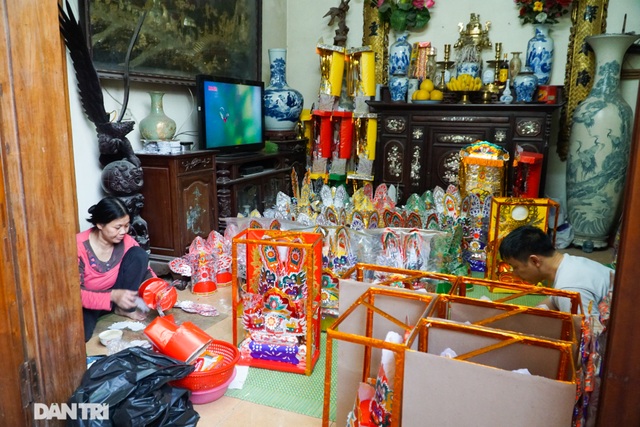Nơi cả làng chỉ đan rổ rá nay thành thủ phủ của những nghệ nhân làm vàng mã - 2 Nơi cả làng chỉ đan rổ rá nay thành thủ phủ của những nghệ nhân làm vàng mã - 2