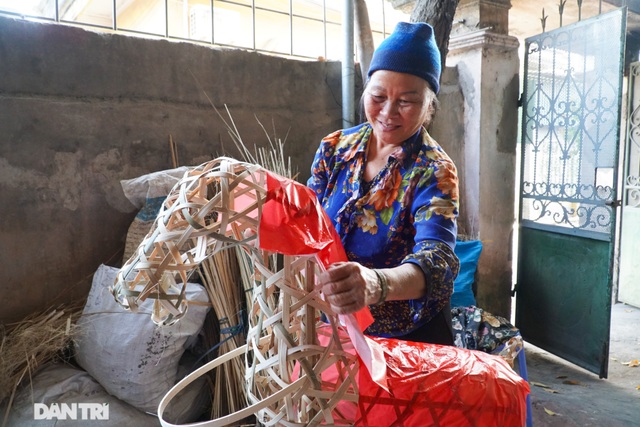 Nơi cả làng chỉ đan rổ rá nay thành thủ phủ của những nghệ nhân làm vàng mã - 9 Nơi cả làng chỉ đan rổ rá nay thành thủ phủ của những nghệ nhân làm vàng mã - 9