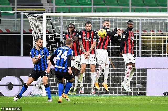 Ibrahimovic ẩu đả với Lukaku trong ngày Inter Milan đánh bại AC Milan - 13 Ibrahimovic ẩu đả với Lukaku trong ngày Inter Milan đánh bại AC Milan - 13