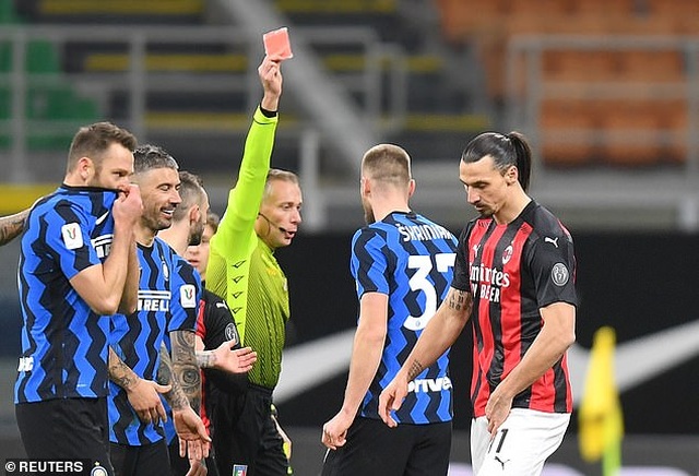 Ibrahimovic ẩu đả với Lukaku trong ngày Inter Milan đánh bại AC Milan - 6