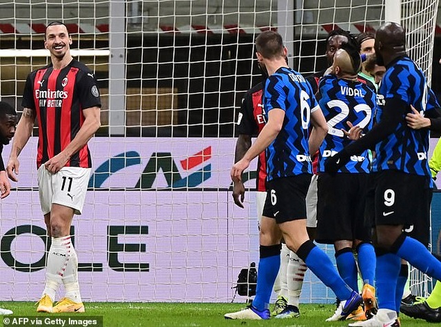 Ibrahimovic ẩu đả với Lukaku trong ngày Inter Milan đánh bại AC Milan - 7