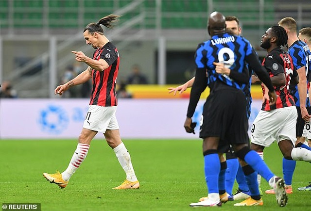 Ibrahimovic ẩu đả với Lukaku trong ngày Inter Milan đánh bại AC Milan - 1
