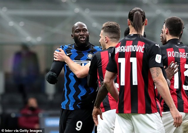 Ibrahimovic ẩu đả với Lukaku trong ngày Inter Milan đánh bại AC Milan - 2 Ibrahimovic ẩu đả với Lukaku trong ngày Inter Milan đánh bại AC Milan - 2