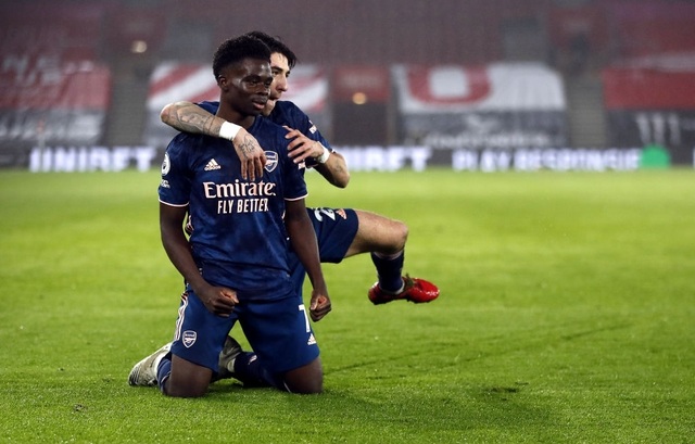 Thắng Southampton, Arsenal vươn lên nửa trên bảng xếp hạng - 1