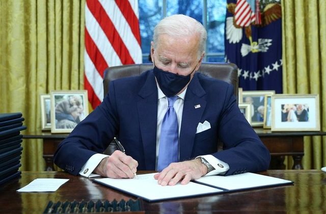 Tổng thống Biden lập kỷ lục trong tuần đầu nhậm chức - 1