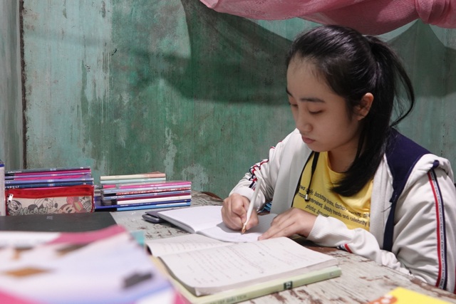 Quảng Ngãi:  Nữ sinh vượt khó giành giải nhì quốc gia môn Văn - 1