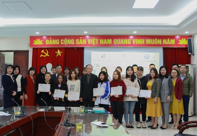 Trao tặng sinh viên Đại học Thủ đô Hà Nội 15 suất học bổng trị giá 3.750USD - 5