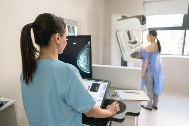 Khuyến cáo về sàng lọc ung thư vú bằng chụp X-quang tuyến vú - 1 Khuyến cáo về sàng lọc ung thư vú bằng chụp X-quang tuyến vú - 1