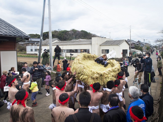 Lễ hội nhiều điều kỳ quặc và đầy tiếng cười trên đảo Fukue - 3
