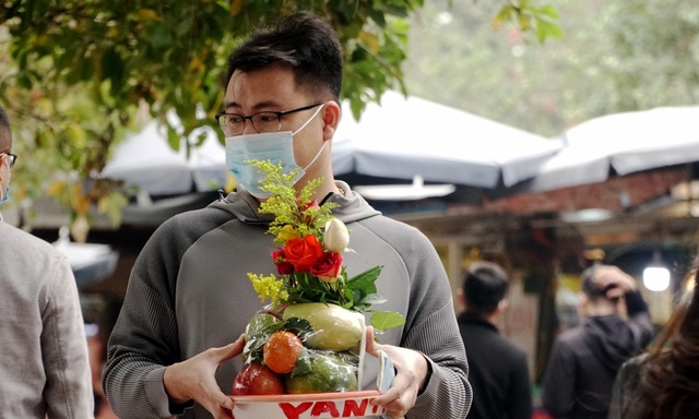 Phủ Tây Hồ vắng vẻ người dân đến lễ ngày Rằm tháng Chạp - 4 Phủ Tây Hồ vắng vẻ người dân đến lễ ngày Rằm tháng Chạp - 4
