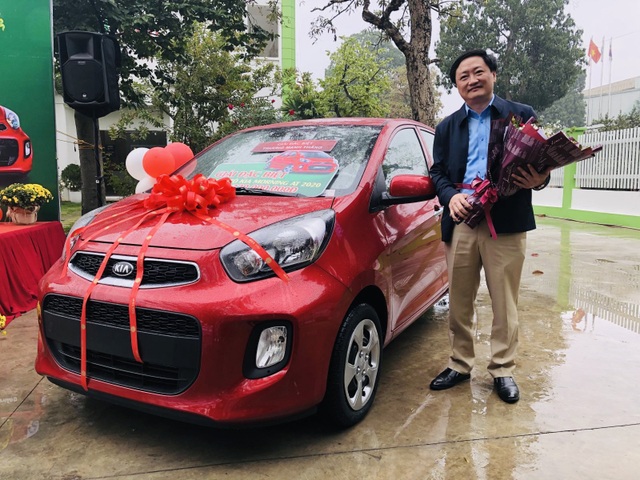 Tràng Phục Linh Plus trao ô tô cho khách hàng trúng thưởng - 3 Tràng Phục Linh Plus trao ô tô cho khách hàng trúng thưởng - 3