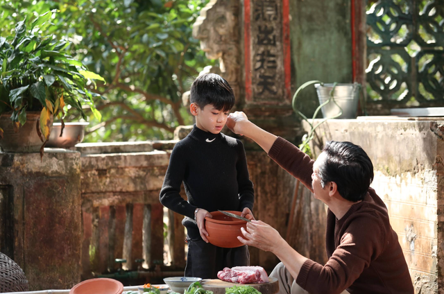 Mẫu nhí Minh Anh gây xúc động khi vào vai con trai NSND Trung Anh - 1 Mẫu nhí Minh Anh gây xúc động khi vào vai con trai NSND Trung Anh - 1